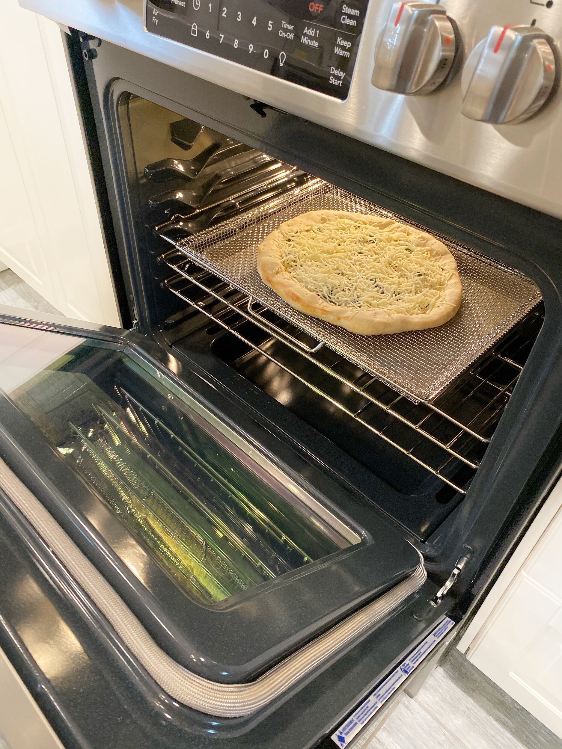 My review of the Frigidaire Air Fry Range + a recipe 