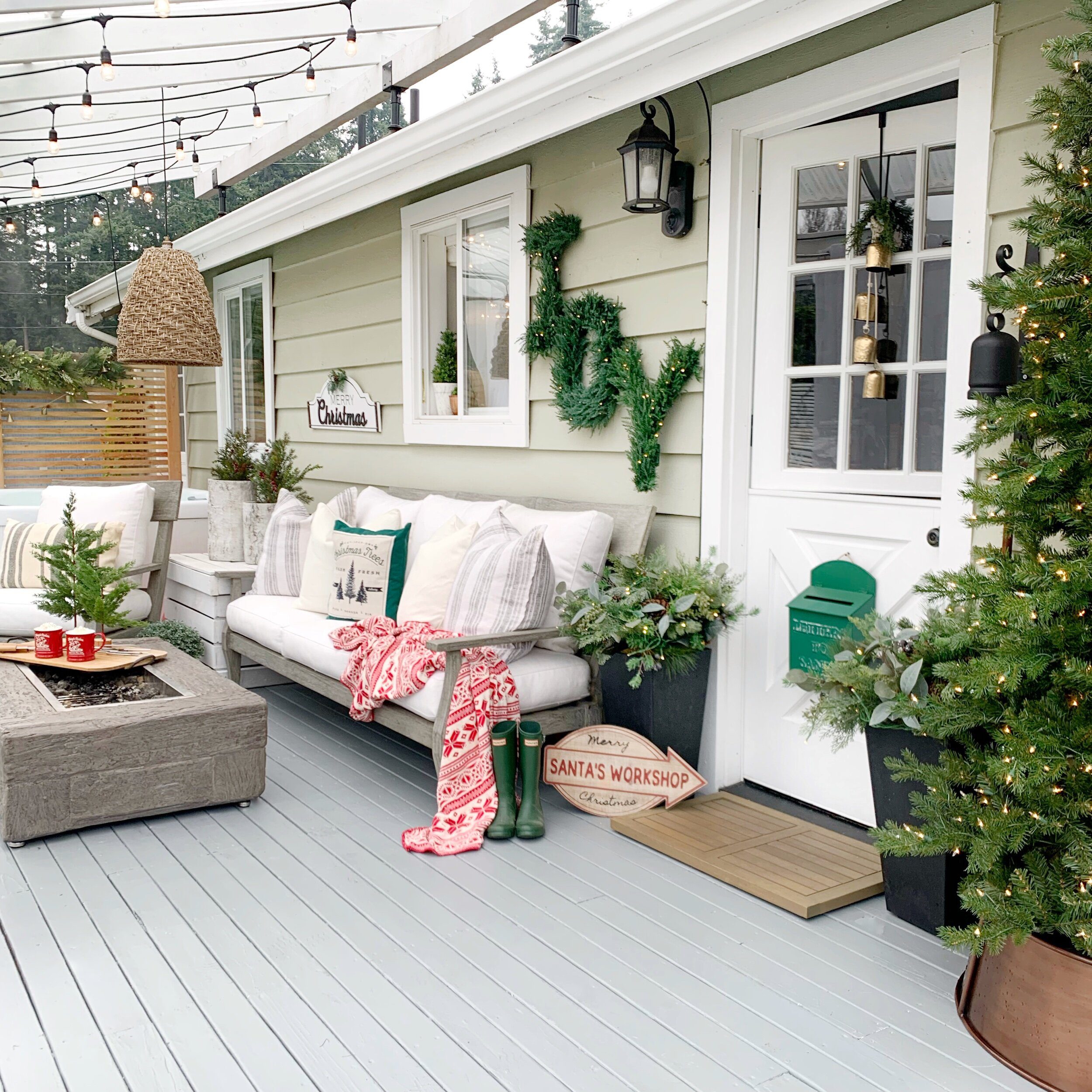 Christmas Deck Favorite Gold Spray Paint  Gold spray paint diy, Spray paint  furniture, Gold spray paint