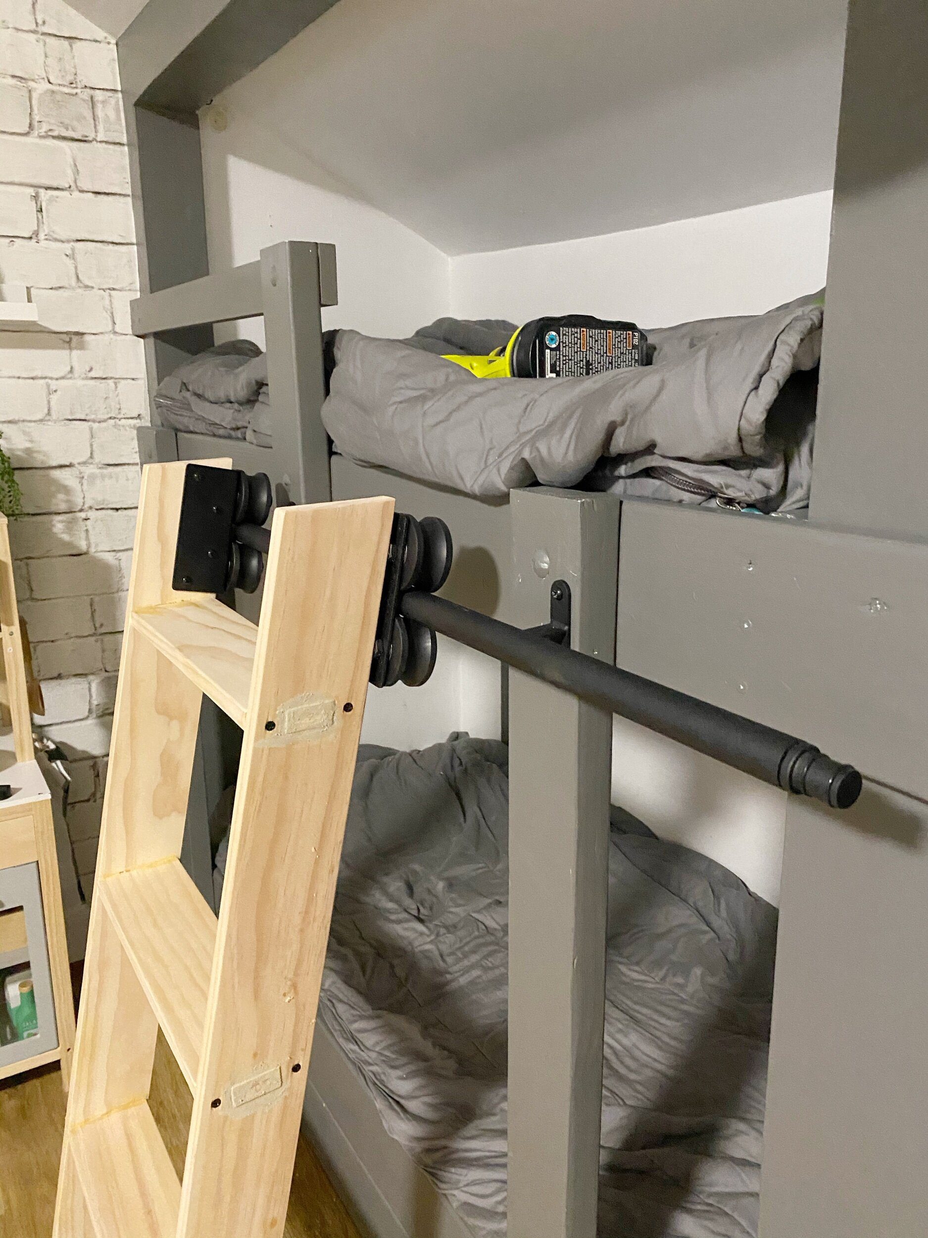 Diy Bunk Bed Library Ladder, How Wide Should A Bunk Bed Ladder Be
