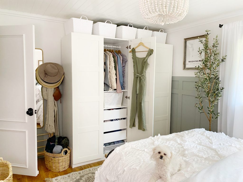 How to Organize a Bedroom Closet ( All Ages) 