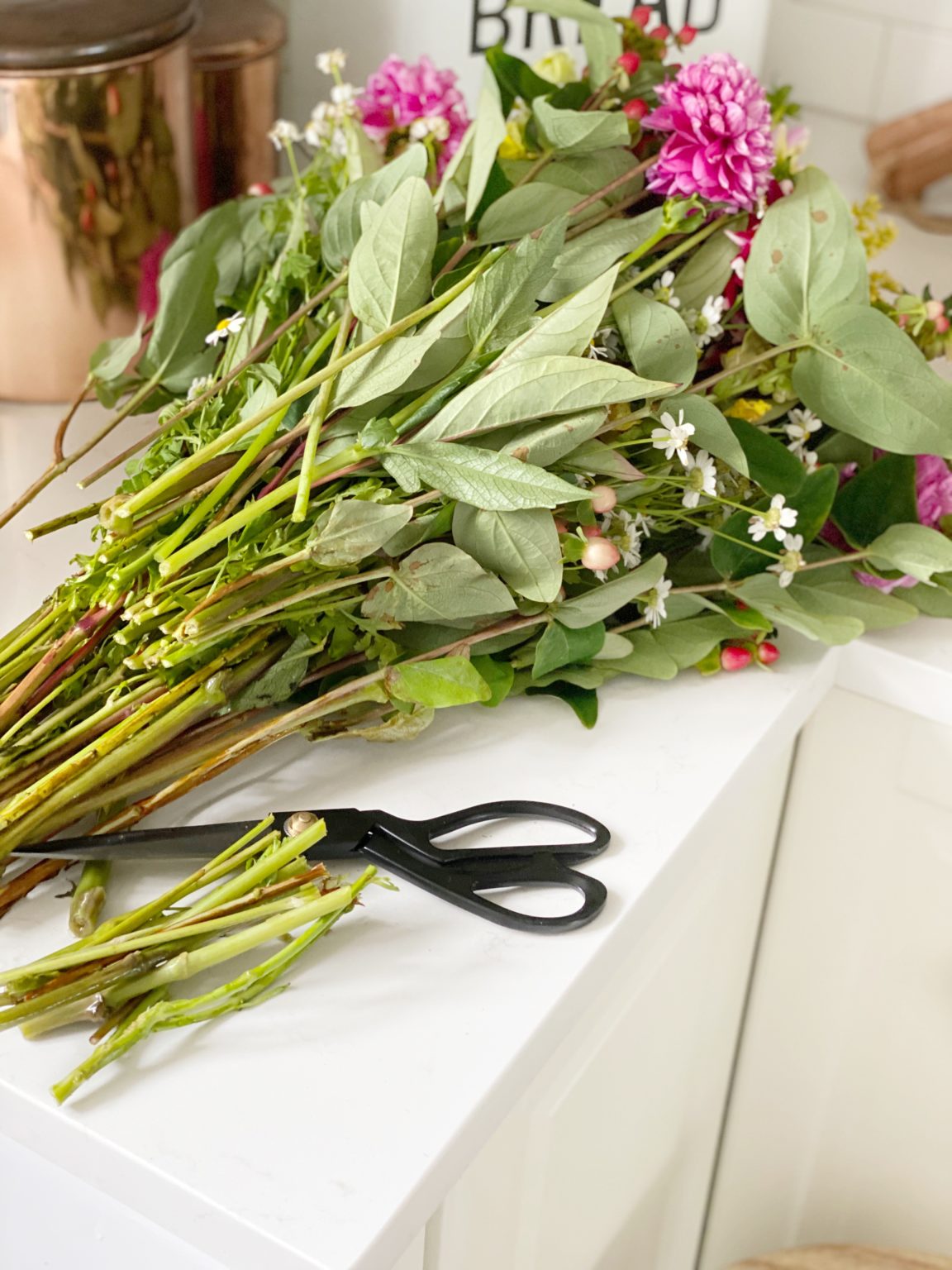 How to arrange grocery store flowers 5 ways