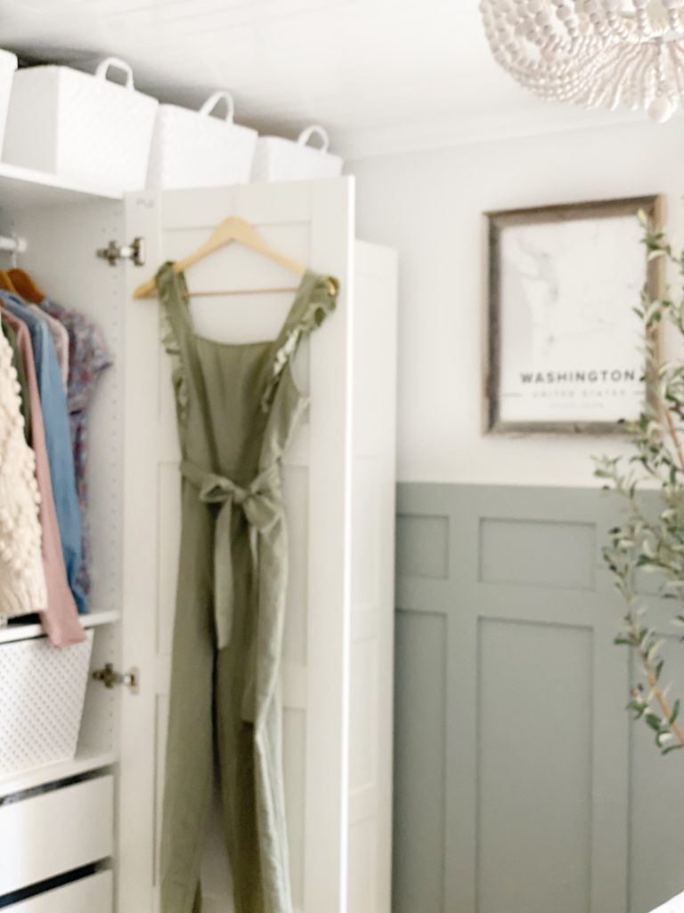 How to Organize a Bedroom Closet ( All Ages) 