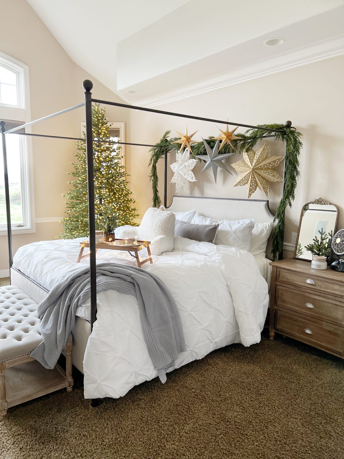 Cozy Christmas Bedroom - Gift Guide