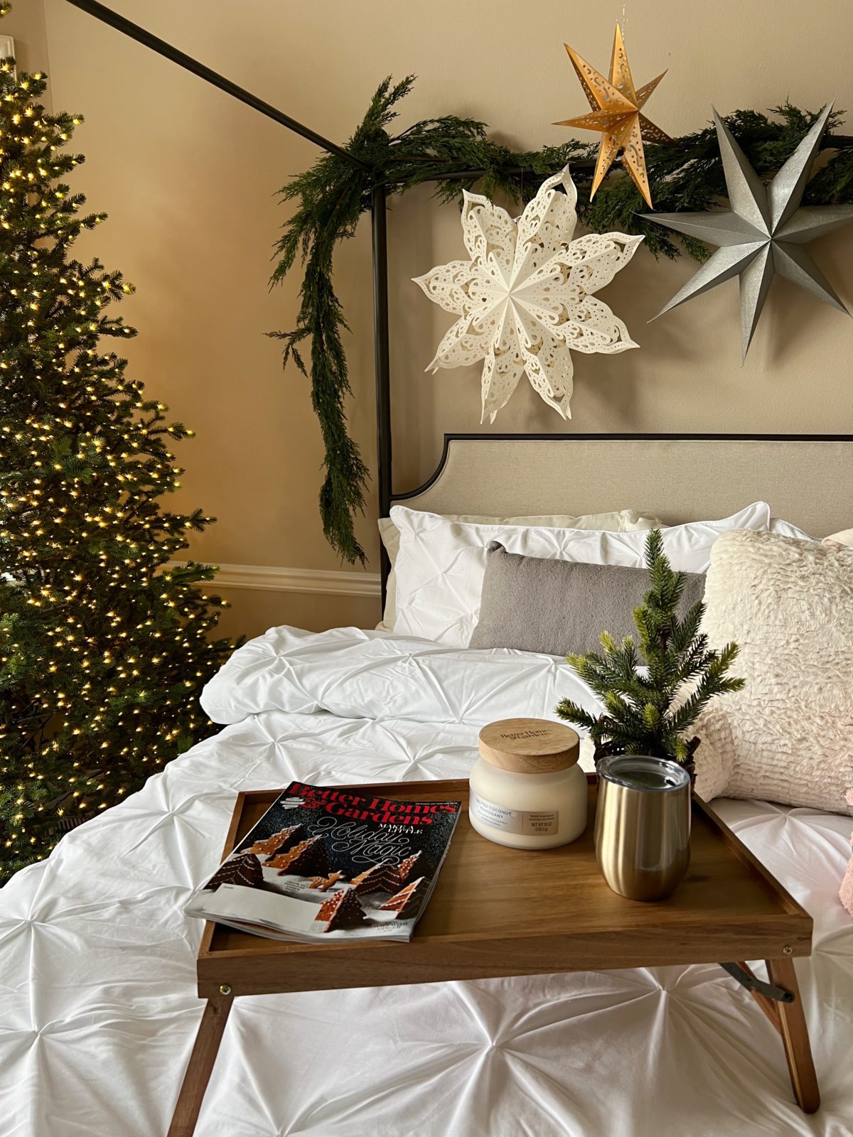 Cozy Christmas Bedroom - Gift Guide