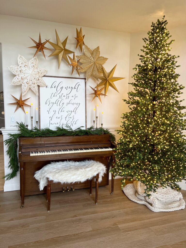 Christmas Piano – Entry Way Decor