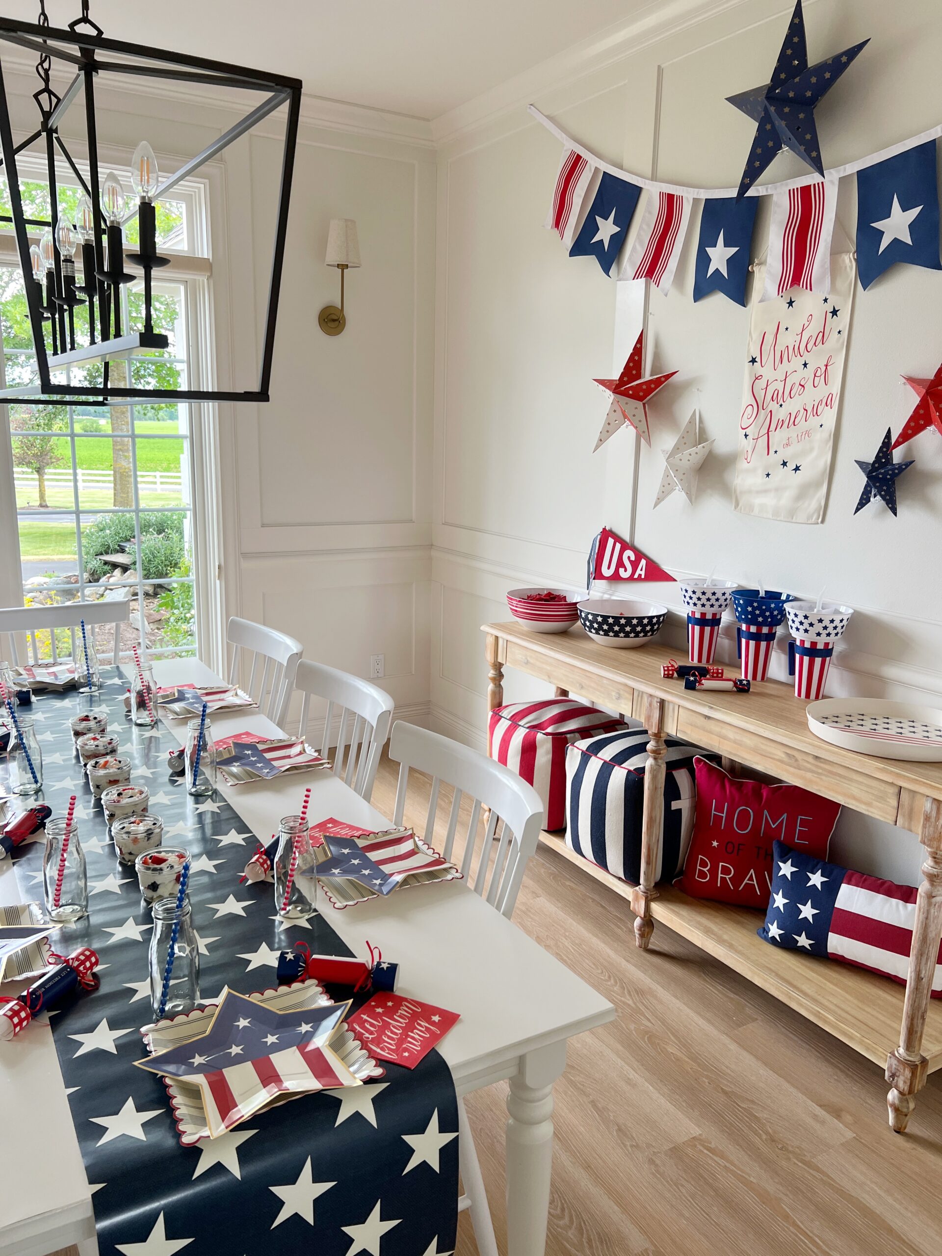 Patriotic Decor – Fourth of July Table